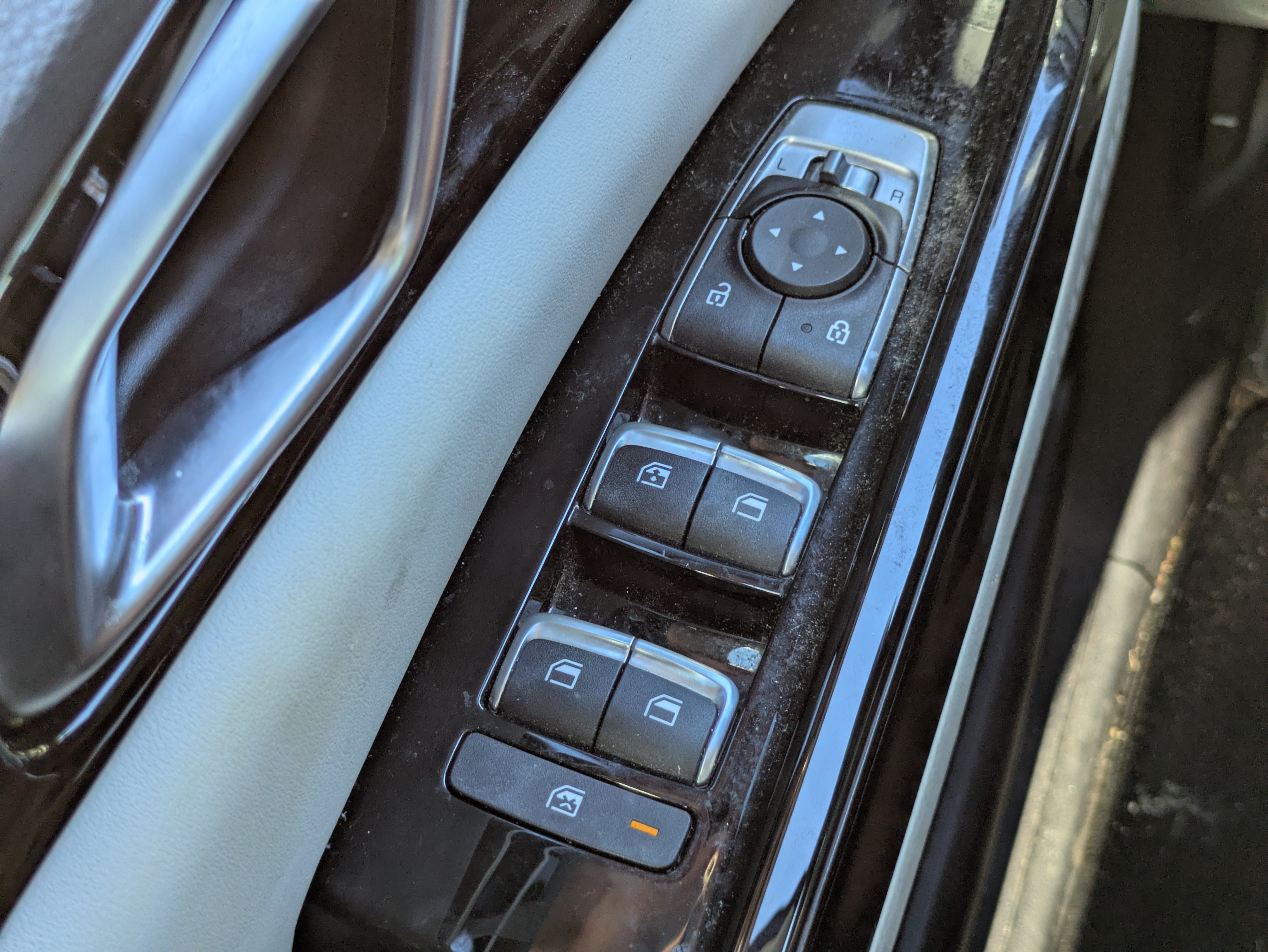Used 2024 Kia Carnival EX FWD image 23