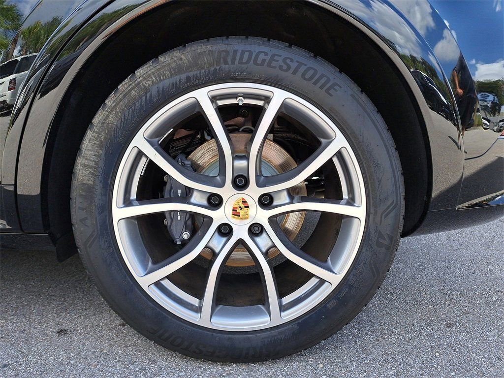 Certified 2025 Porsche Cayenne AWD/4WD image 14