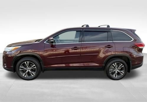 Used 2019 Toyota Highlander LE AWD/4WD image 10