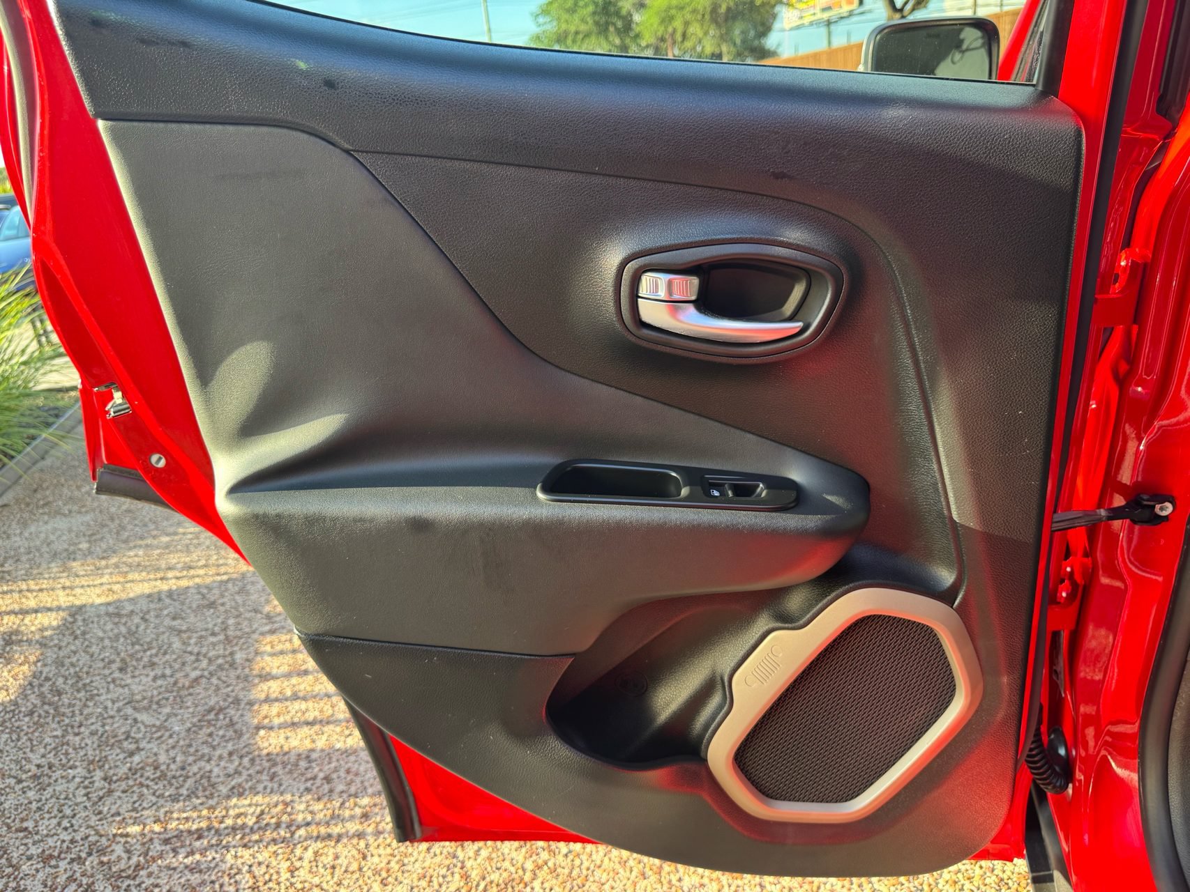 Used 2016 Jeep Renegade Limited FWD image 24