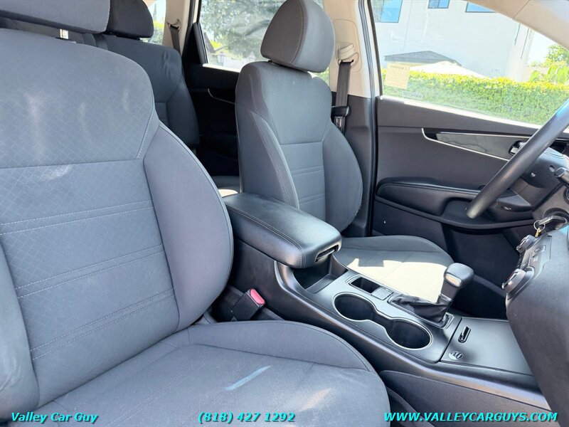 Used 2019 Kia Sorento FWD image 8
