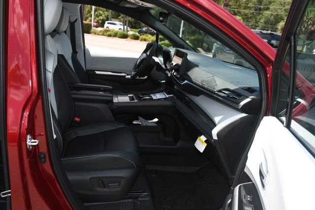 New 2026 Toyota Sienna XSE FWD image 11