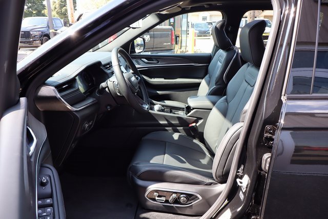 New 2025 Jeep Grand Cherokee Overland w/ Adv Protech Group III image 12