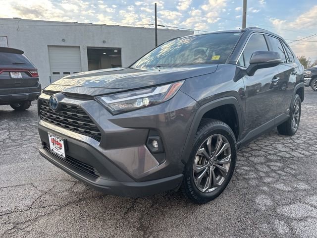 Used 2022 Toyota RAV4 XLE Premium image 2