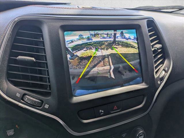 Used 2019 Jeep Cherokee Trailhawk w/ Comfort/Convenience Group AWD/4WD image 13