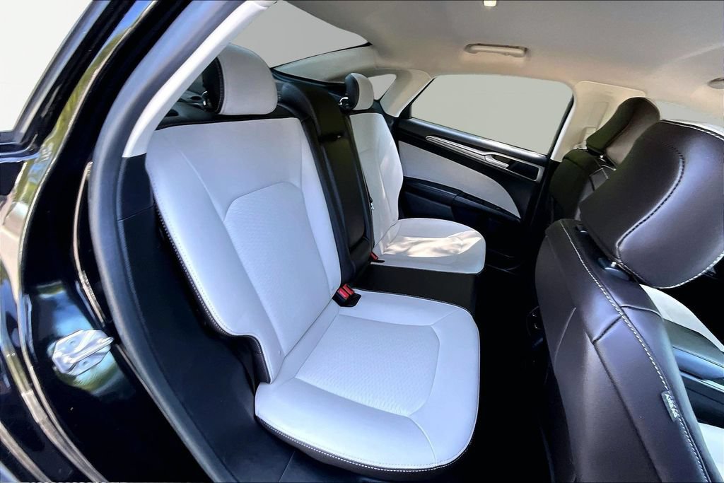 Used 2020 Ford Fusion SE w/ Equipment Group 151A FWD image 19