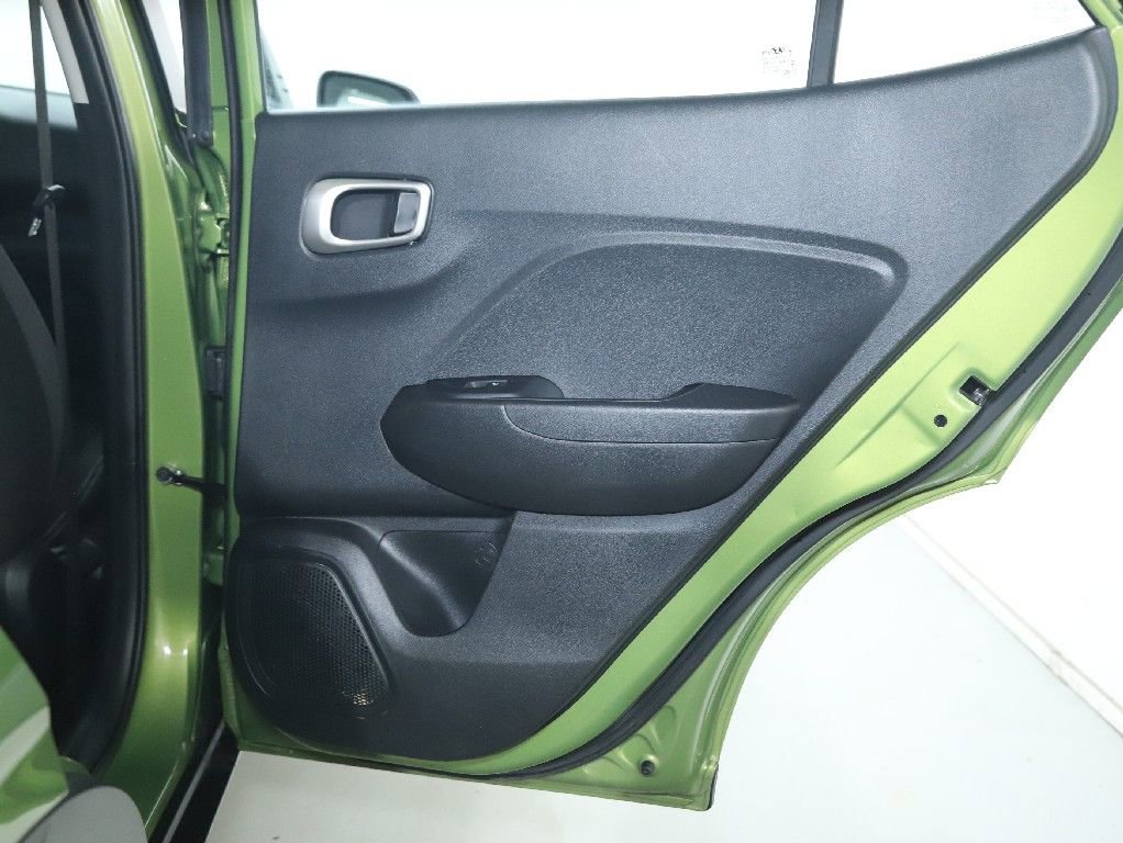 Used 2023 Hyundai Venue SEL FWD image 35