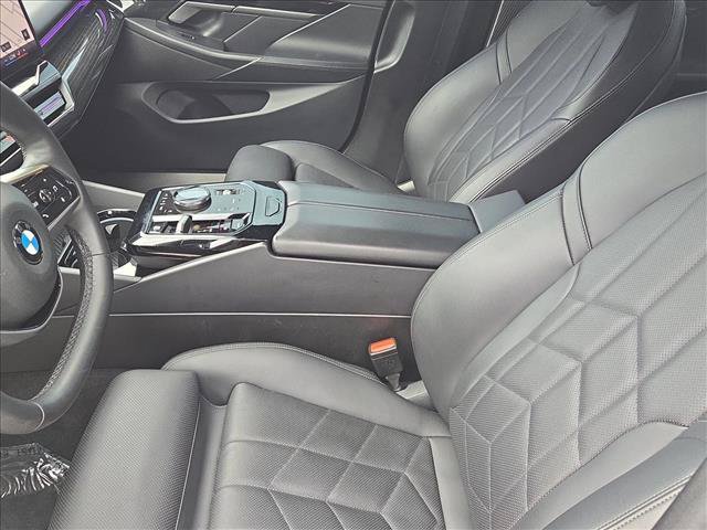 Used 2025 BMW 530i w/ Premium Package RWD image 17