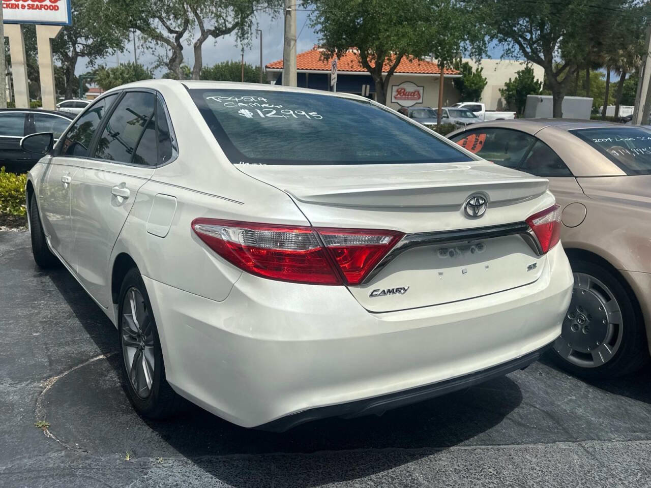 Used 2015 Toyota Camry SE image 5