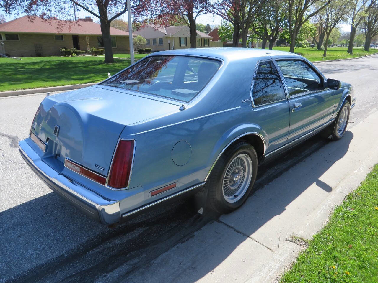 Used 1988 Lincoln Mark VII LSC RWD image 5