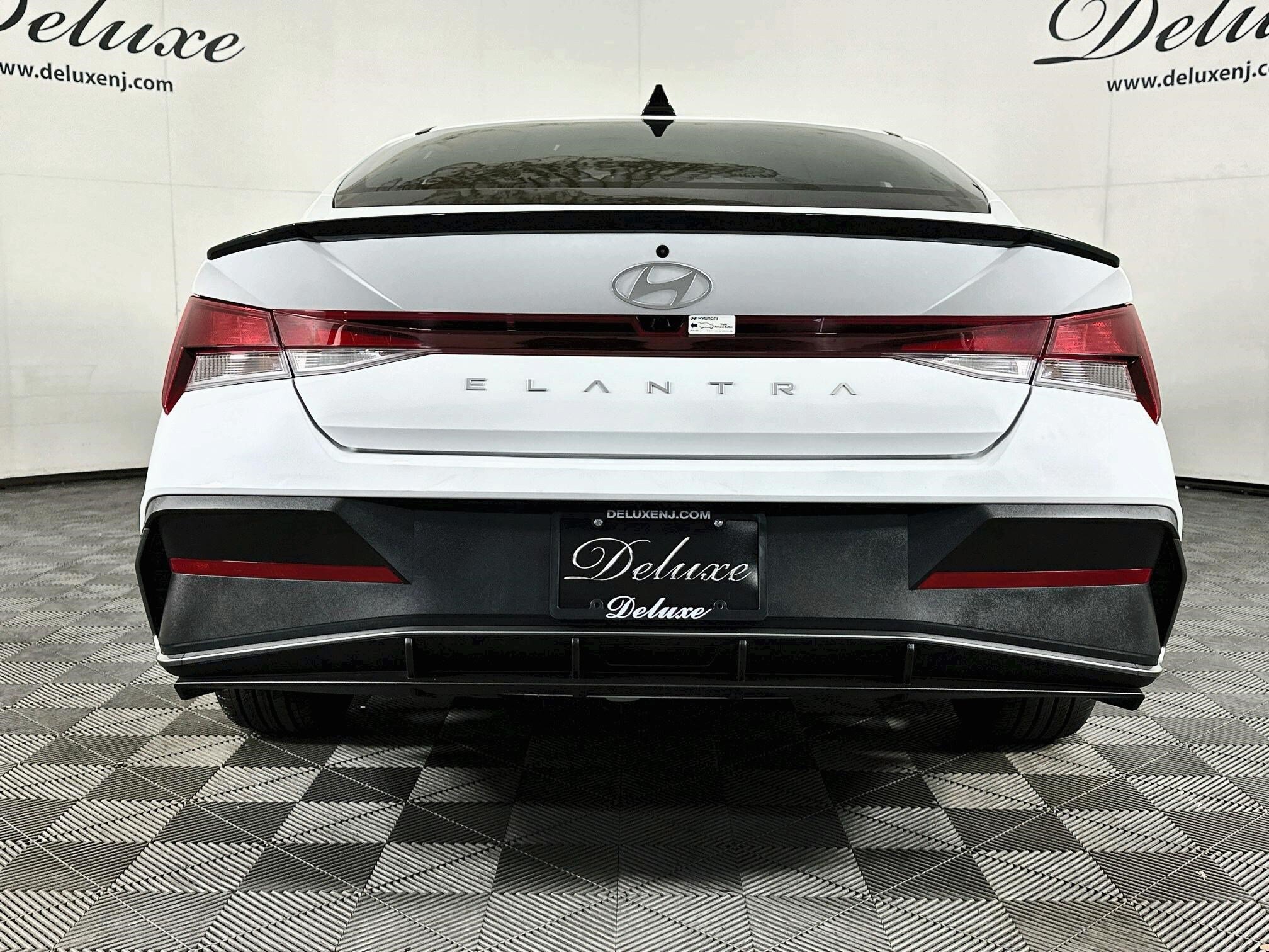 Used 2025 Hyundai Elantra Sport FWD image 5