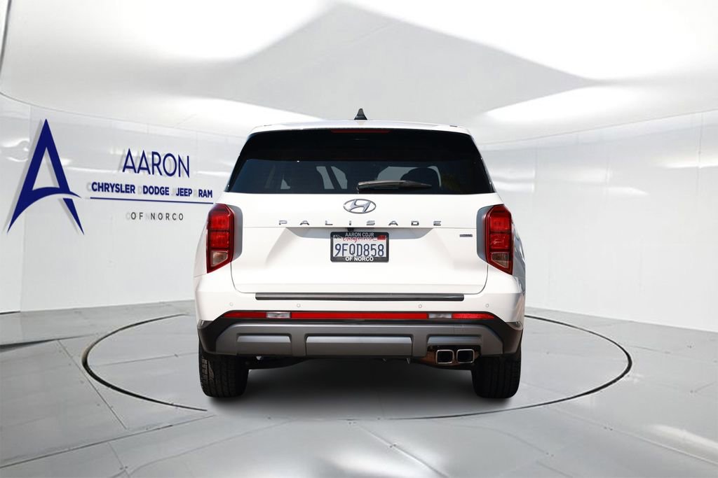 Used 2023 Hyundai Palisade SE AWD/4WD image 3