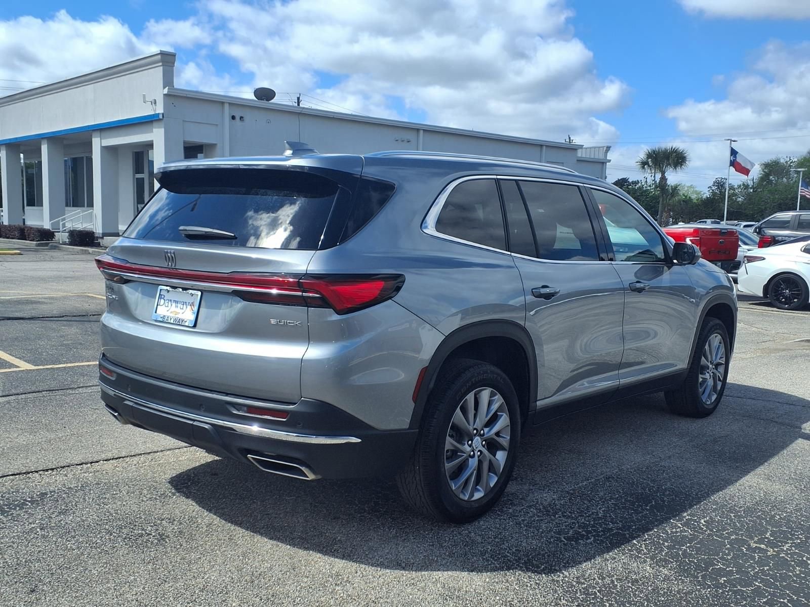 Used 2025 Buick Enclave Preferred image 2