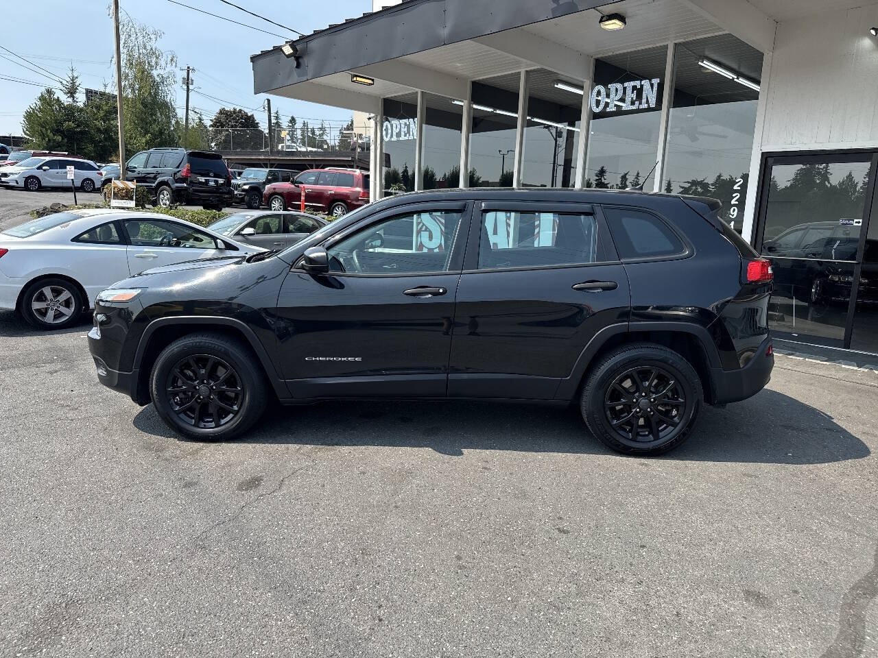 Used 2015 Jeep Cherokee Sport AWD/4WD image 3