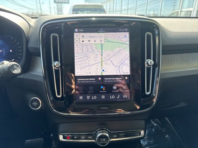 Certified 2025 Volvo XC40 B5 Plus image 23