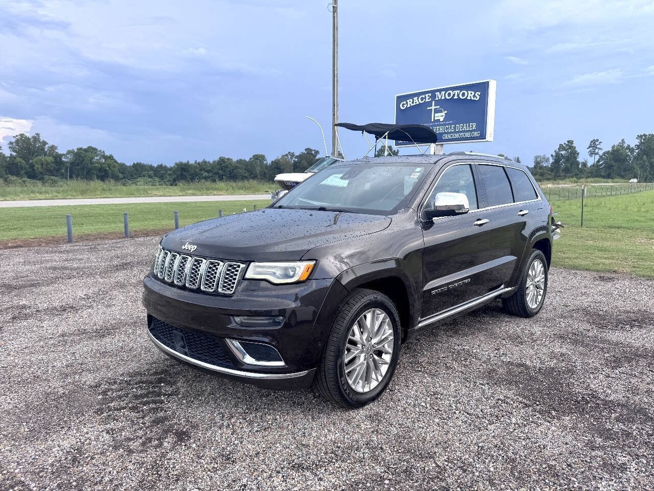 Used 2017 Jeep Grand Cherokee Summit AWD/4WD image 3