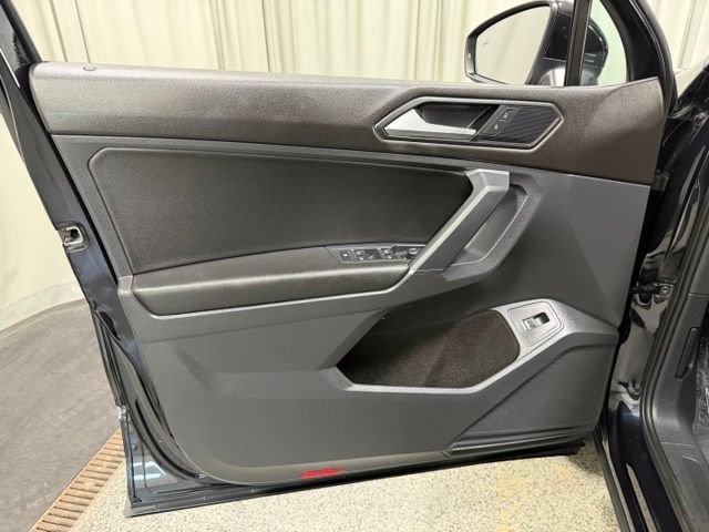 Used 2018 Volkswagen Tiguan SEL AWD/4WD image 19