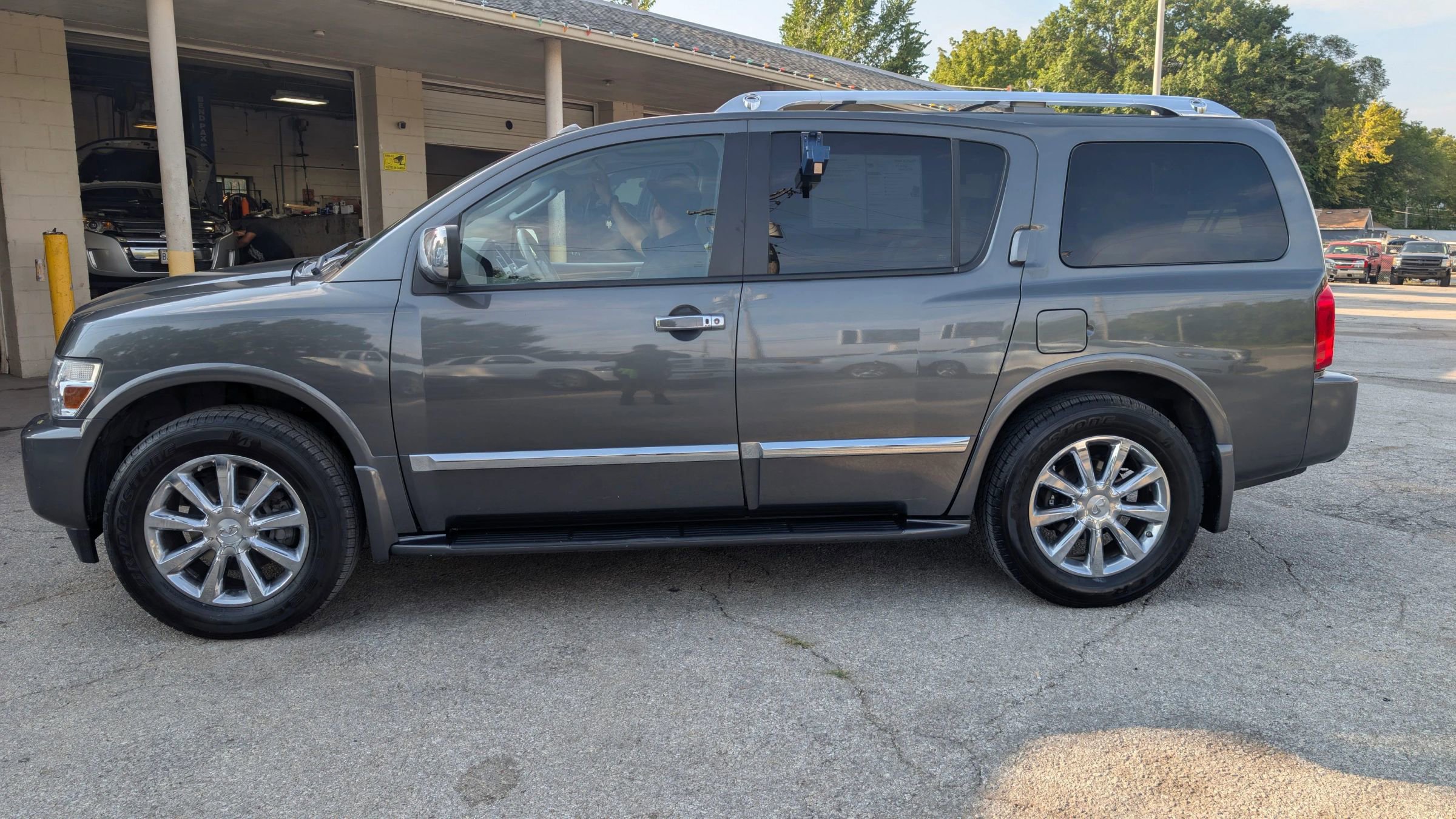 Used 2008 INFINITI QX56 4WD image 2