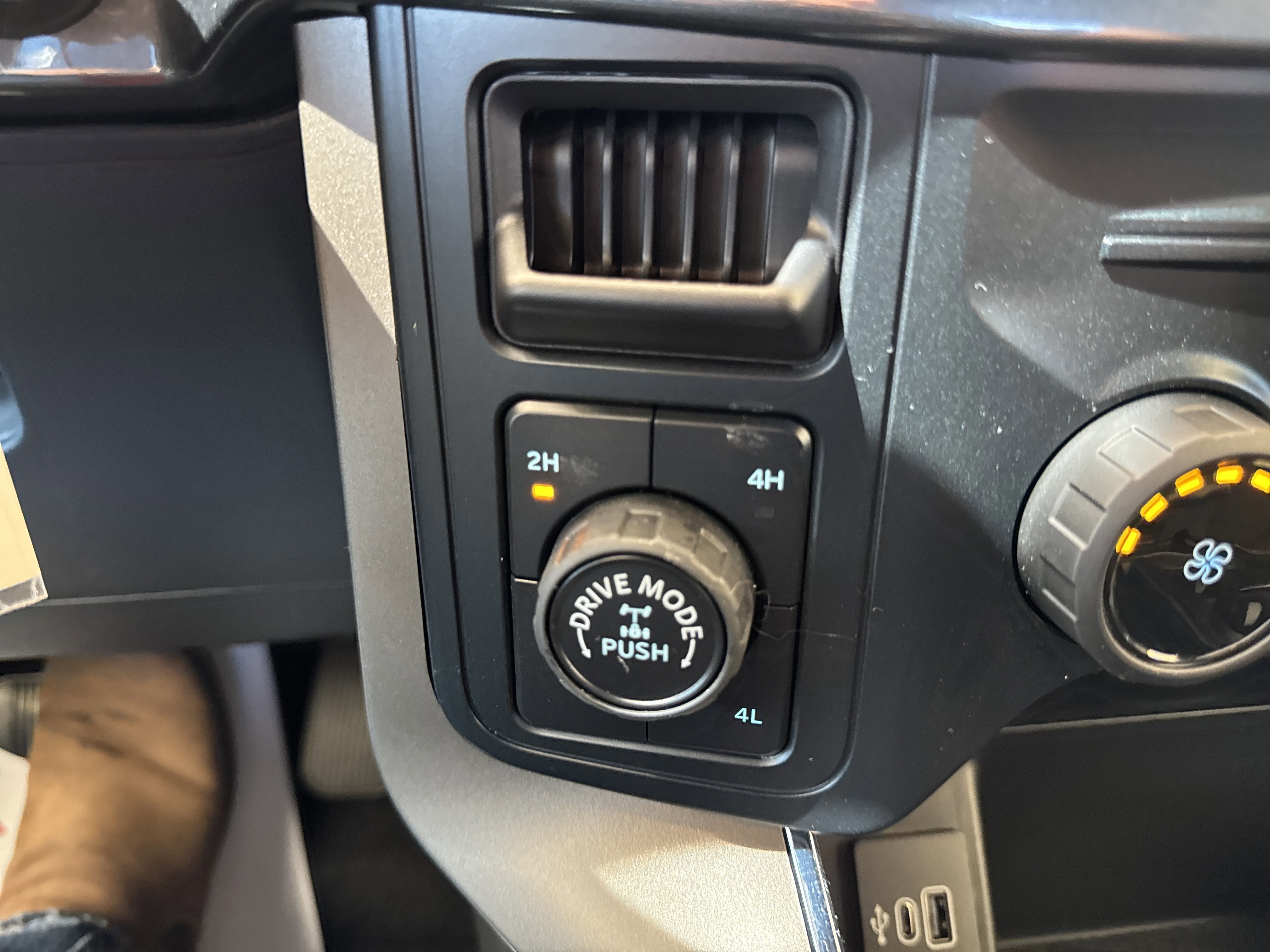 New 2025 Ford F150 STX image 32
