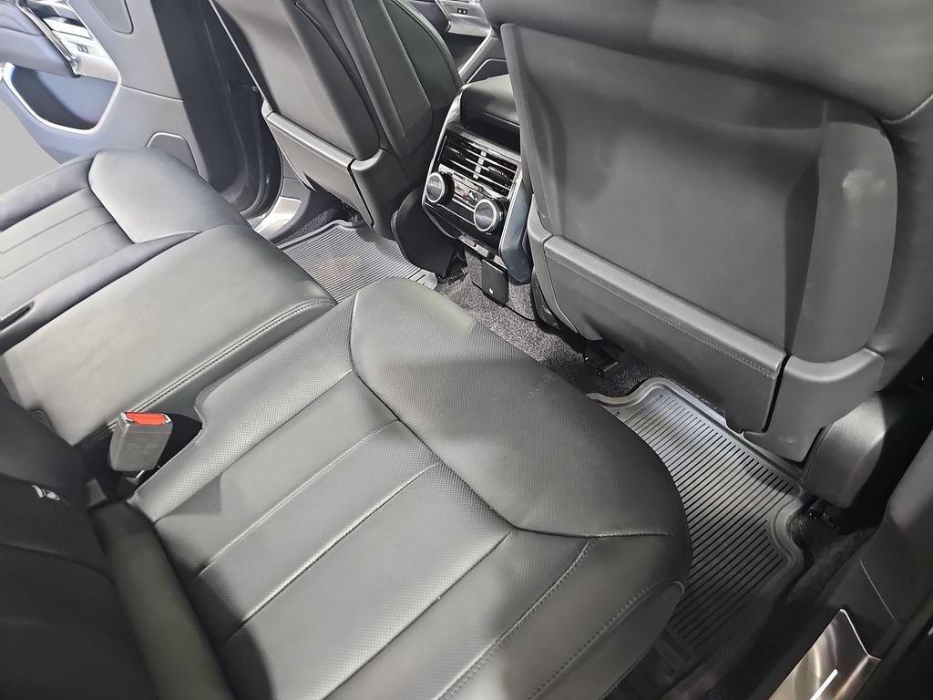Used 2025 Land Rover Range Rover Long Wheelbase SE AWD/4WD image 14