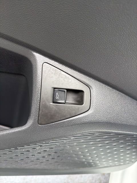 Certified 2025 Volkswagen Jetta SE w/ Sunroof Package image 19