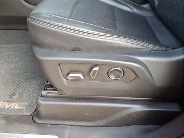 Used 2021 GMC Yukon Denali w/ Denali Premium Package image 19