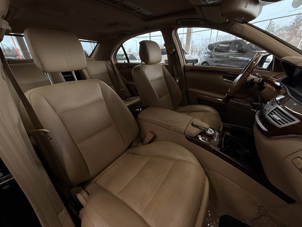 Used 2010 Mercedes-Benz S 550 4MATIC Sedan image 34