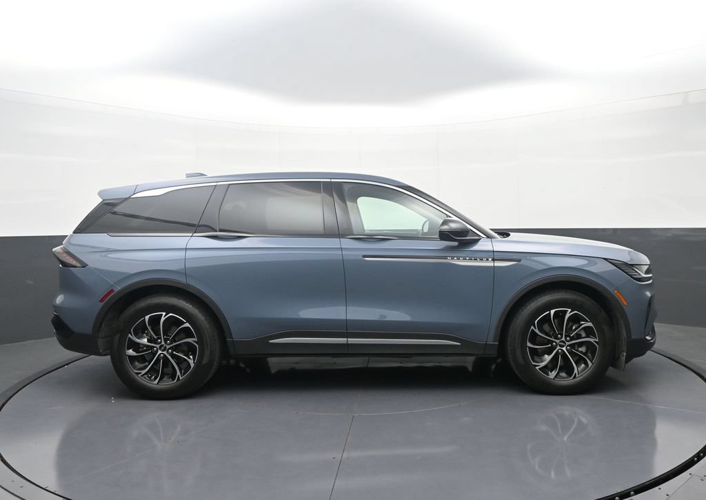 Used 2025 Lincoln Nautilus Premier w/ Equipment Group 102A AWD/4WD image 8