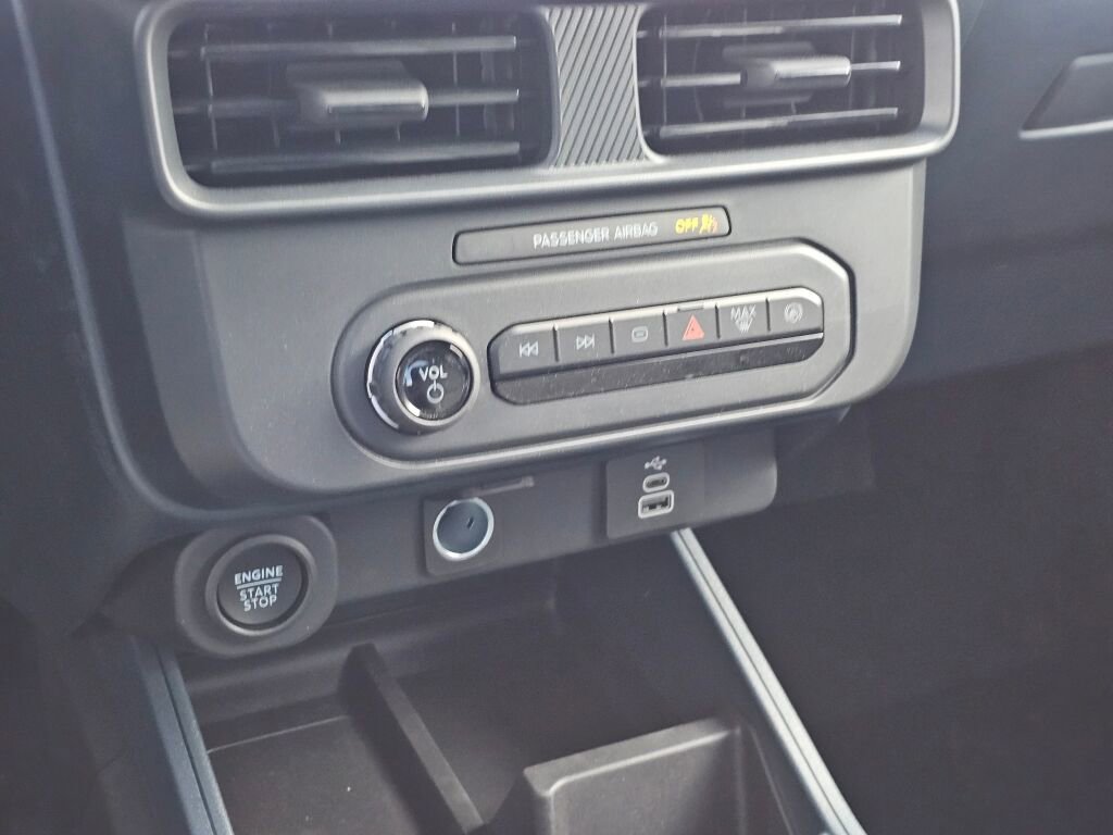 New 2025 Ford Maverick XLT w/ XLT Luxury Package image 18