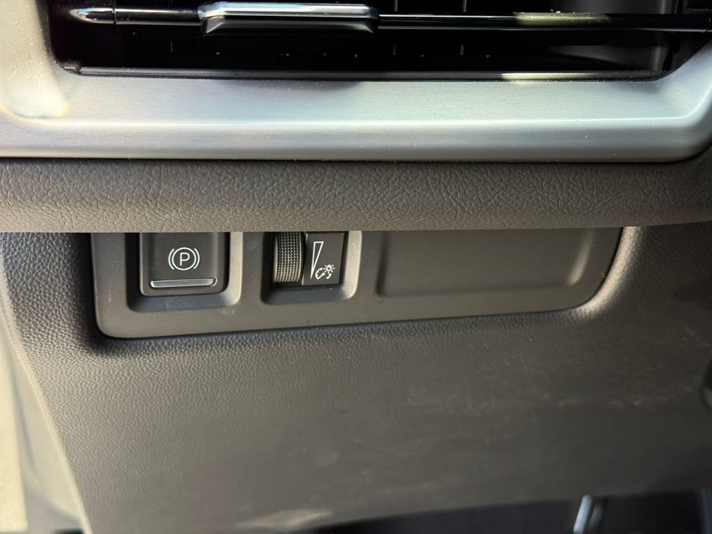 Used 2024 Cadillac XT4 Premium Luxury FWD image 24