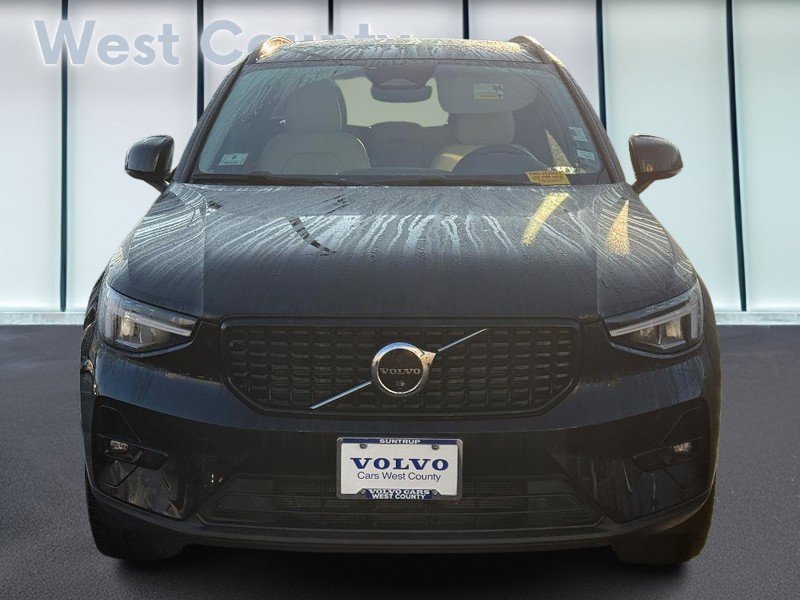 Certified 2023 Volvo XC40 B5 Ultimate w/ Protection Package Premier image 10