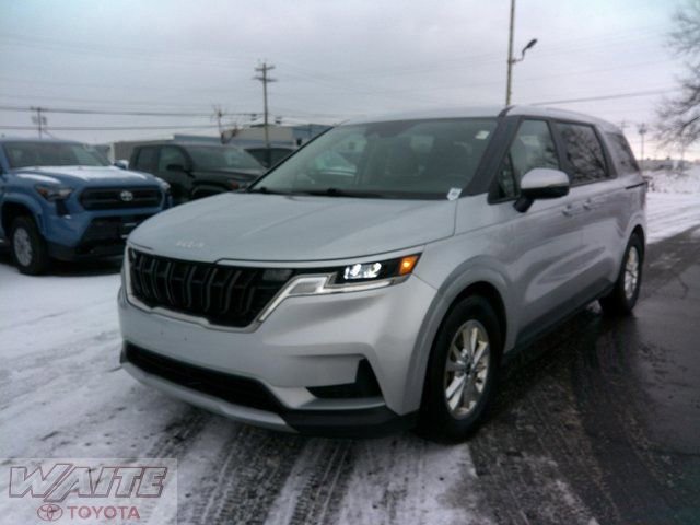 Used 2023 Kia Carnival LX image 5