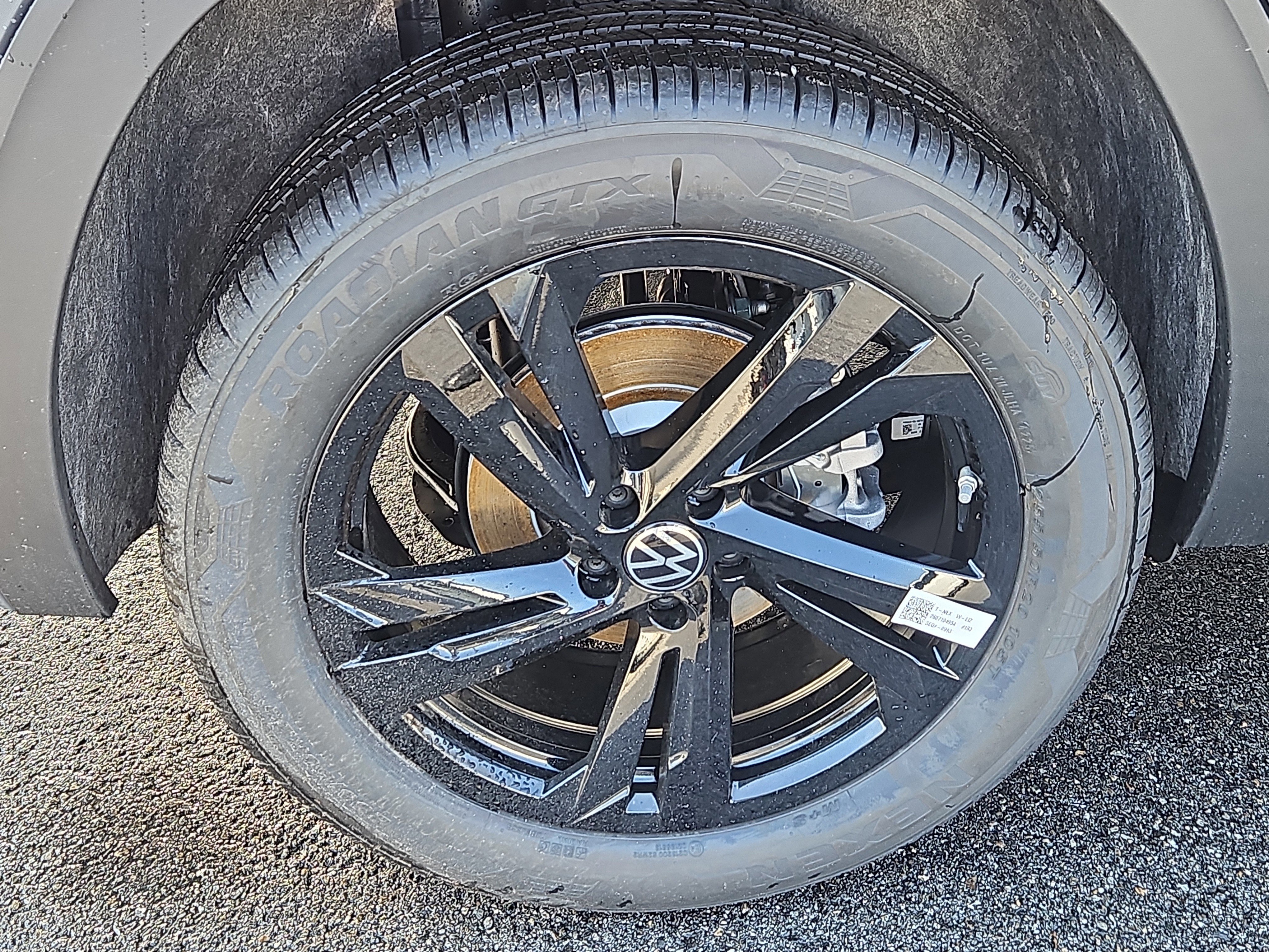 New 2026 Volkswagen Atlas Cross Sport SEL R-Line image 3