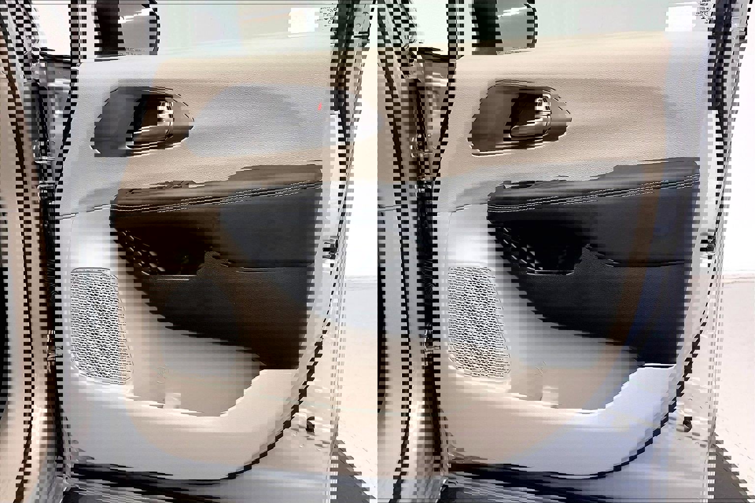 Used 2023 Chrysler Pacifica Touring-L image 26