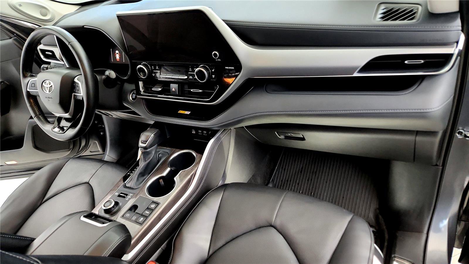 Certified 2025 Toyota Highlander Platinum image 16