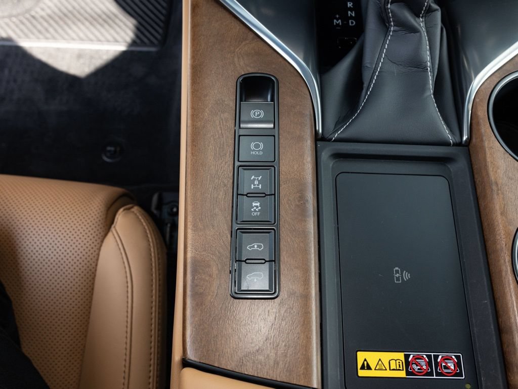Used 2025 Lexus LX 600 4WD w/ Accessory Package (2T) image 38