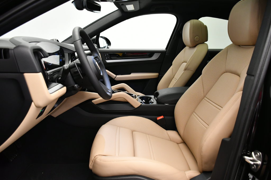 Certified 2025 Porsche Cayenne E-Hybrid Coupe AWD/4WD image 5