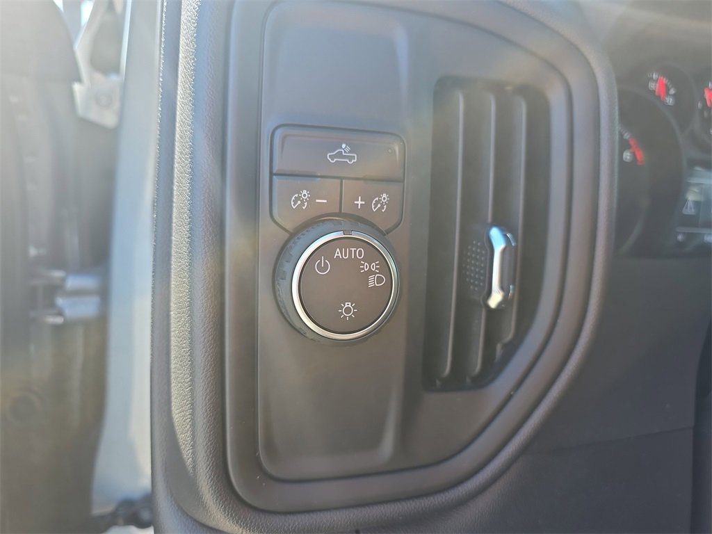 Used 2025 Chevrolet Silverado 1500 W/T image 21