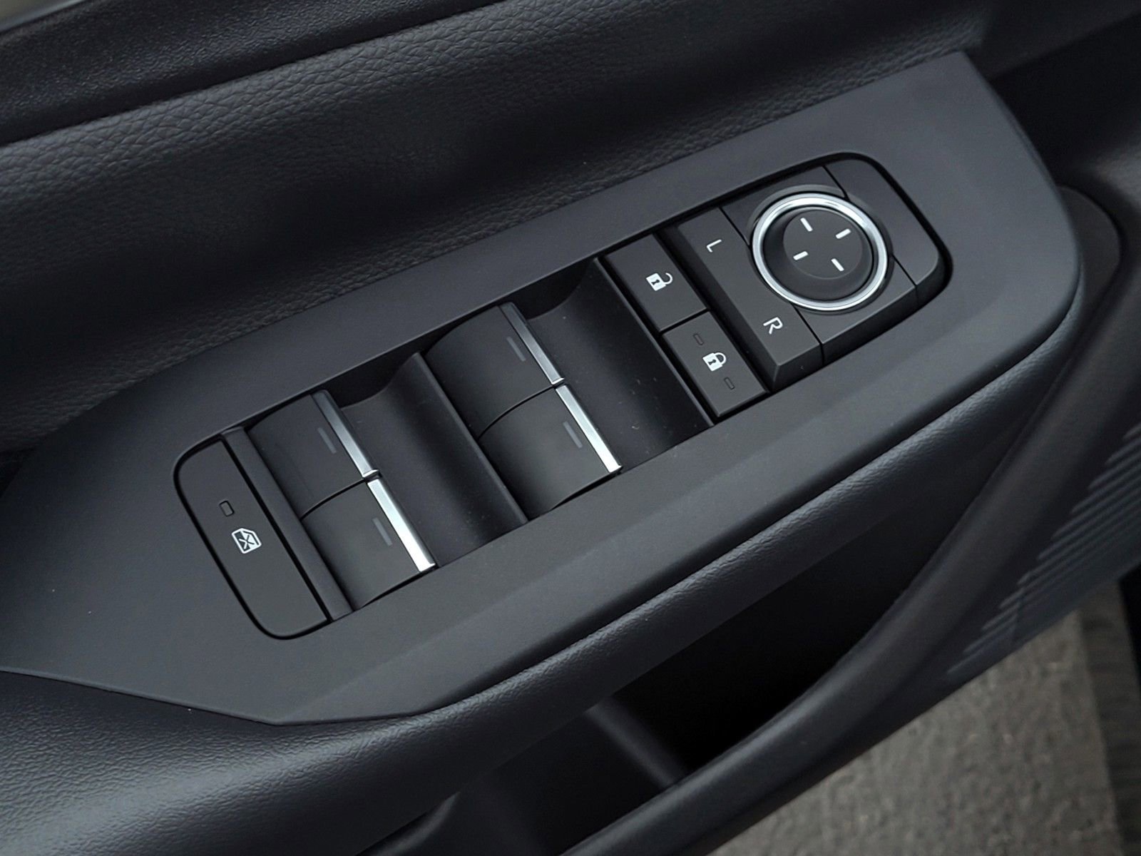 Used 2026 Toyota Prius Plug-In Hybrid image 10