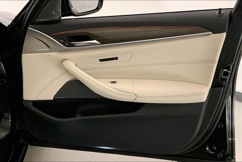 Certified 2023 BMW 530i xDrive w/ Executive Package AWD/4WD image 25