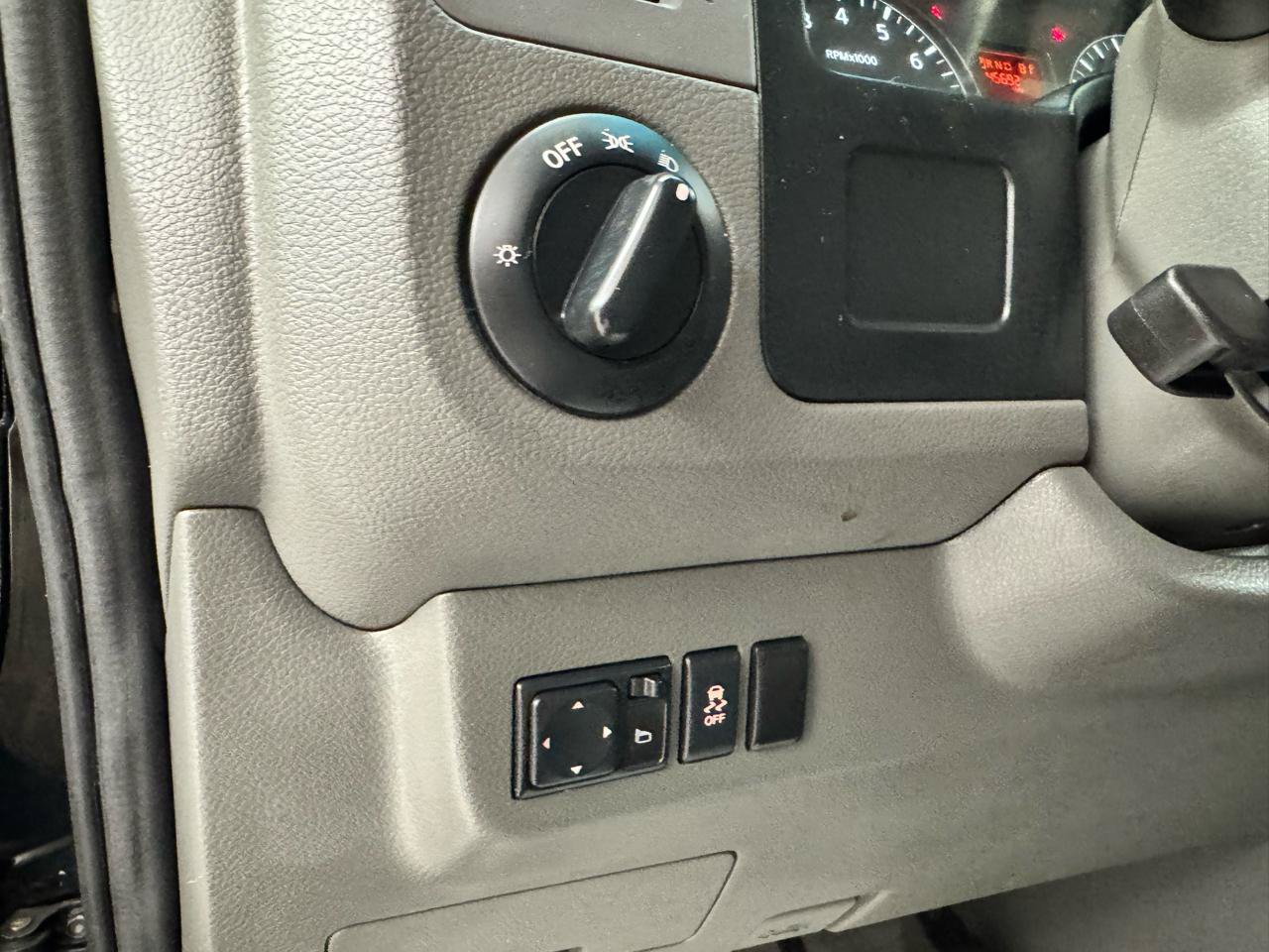 Used 2014 Nissan NV 3500 SV w/ Technology Package RWD image 11