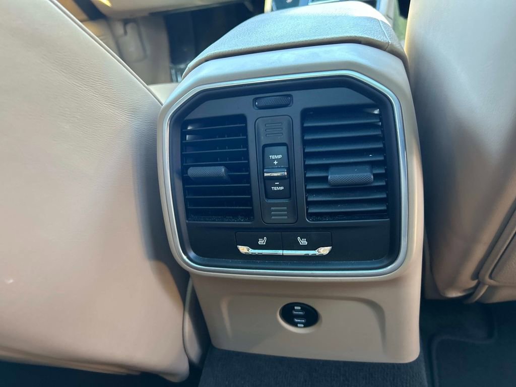 Used 2023 Porsche Macan Turbo image 15