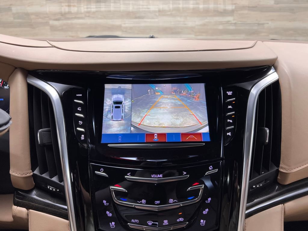 Used 2020 Cadillac Escalade Platinum AWD/4WD image 32