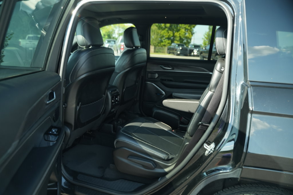 Used 2023 Jeep Grand Cherokee L Overland AWD/4WD image 18