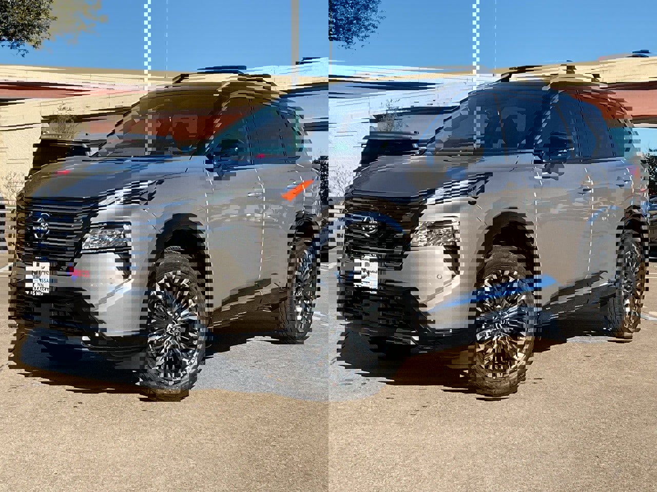 New 2026 Nissan Rogue Platinum image 2