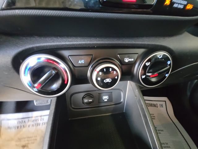 Used 2020 Hyundai Venue SE FWD image 17
