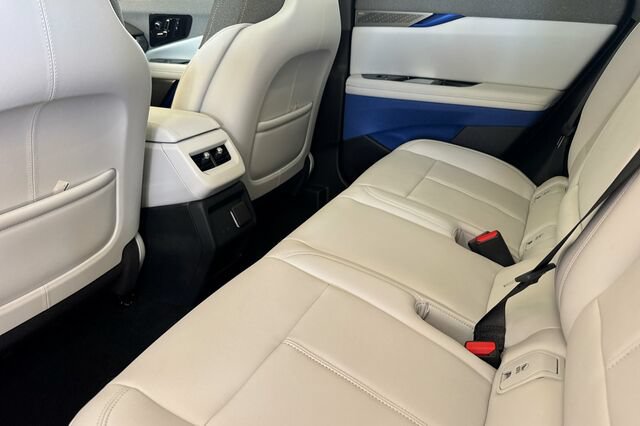 New 2027 Cadillac Optiq Luxury w/ LPO, Floor Liner Package AWD/4WD image 12