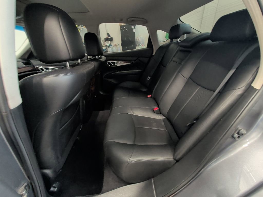 Used 2016 INFINITI Q70 3.7 AWD/4WD image 12