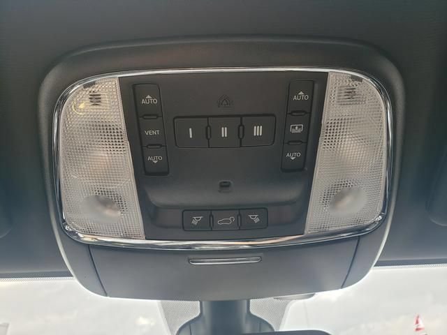 Used 2018 Jeep Grand Cherokee Overland AWD/4WD image 19