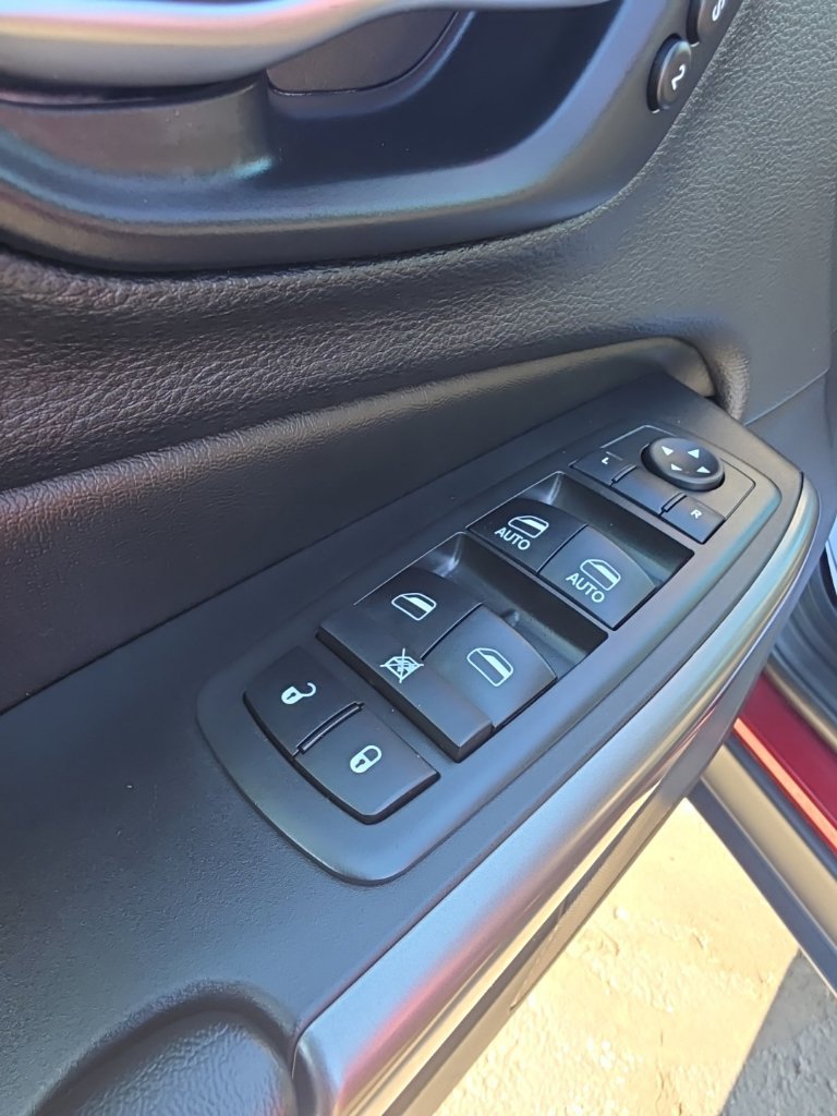 Used 2019 Jeep Cherokee Limited AWD/4WD image 25